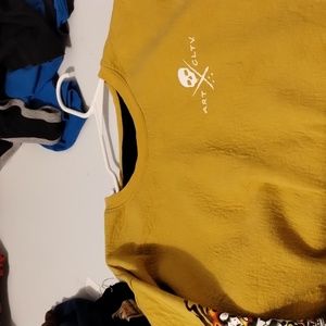 Sullen Art sweatshirt sz XL yellow